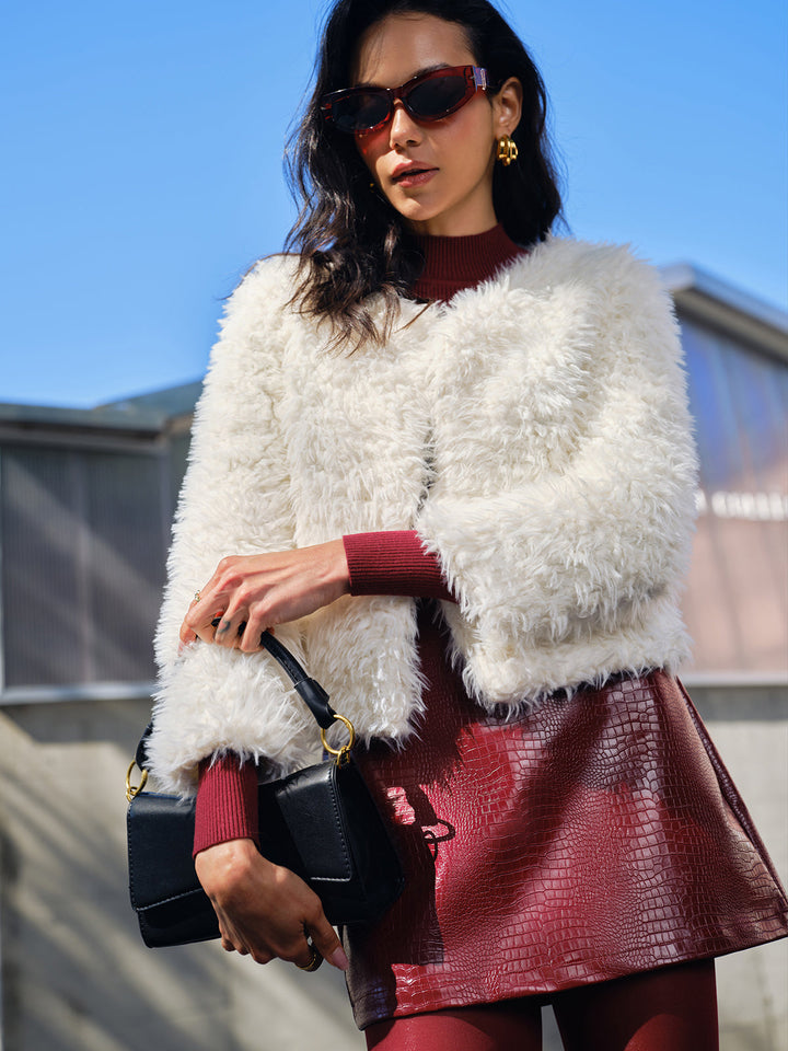 Veste Courte en Fausse Fourrure | Douce et Glamour | Coupe Élégante