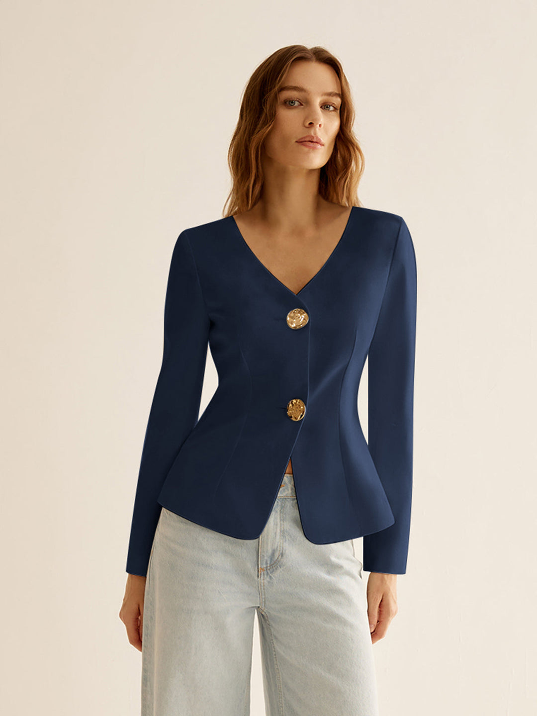 Veste Cintrée Col V | Boutons Dorés | Élégance Moderne