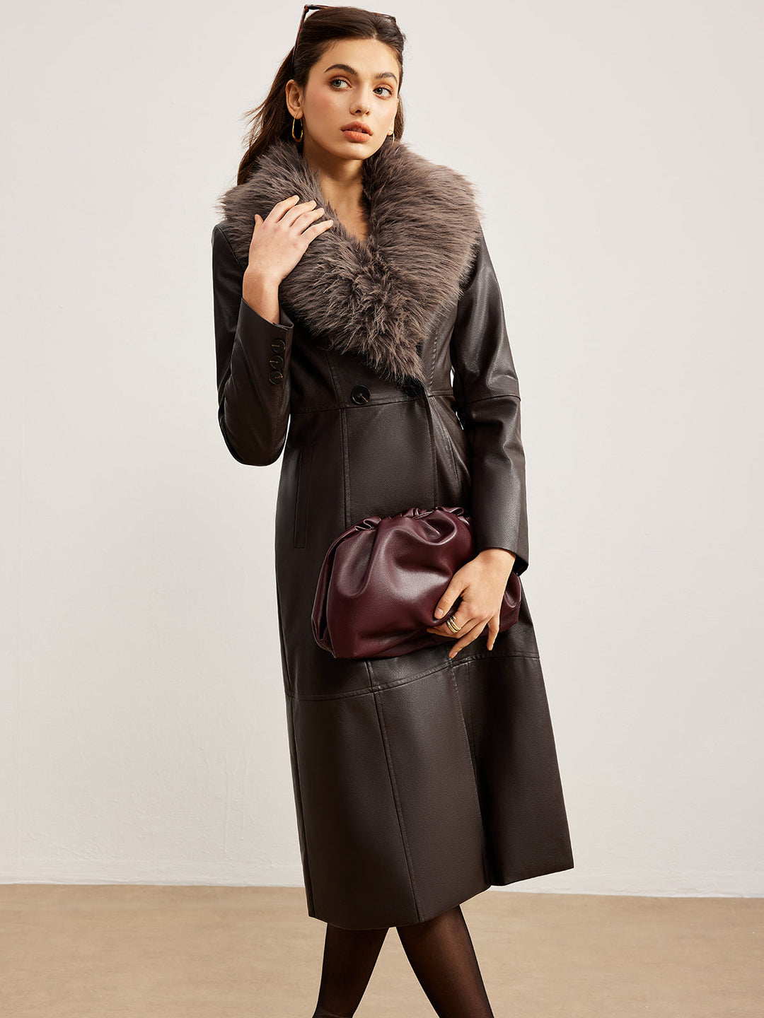 Manteau Long en Similicuir Marron | Col Fausse Fourrure Gris | Élégance Hivernale