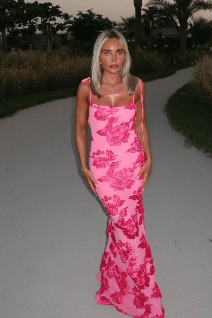 Brigida | Robe maxi moulante à imprimé floral rose pour femmesv