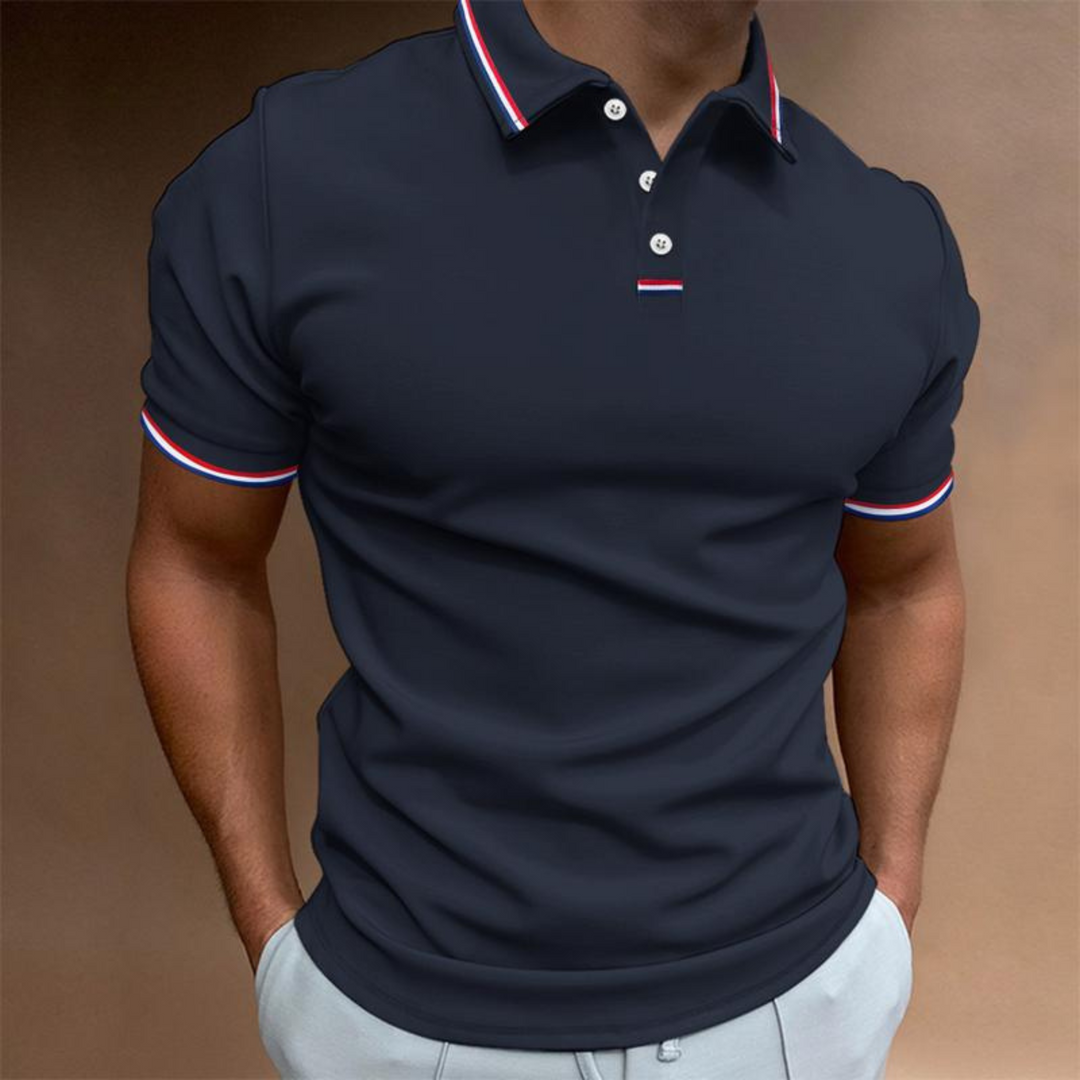 Polo Léandre, le polo léandre mise sur une coupe uni et un col rayé signature