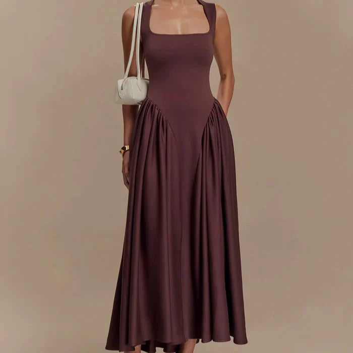 Robe Ébène – Satin Chocolat & Coupe Élégante de Soirée