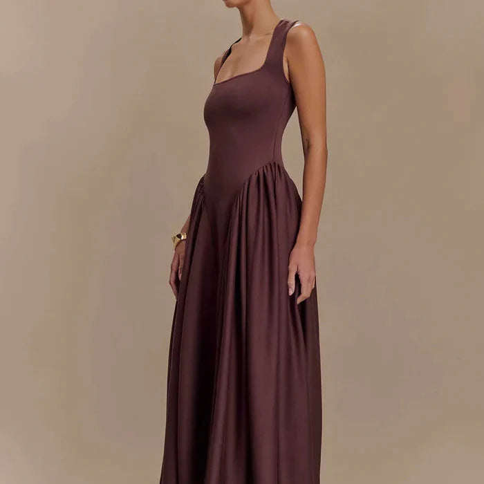 Robe Ébène – Satin Chocolat & Coupe Élégante de Soirée