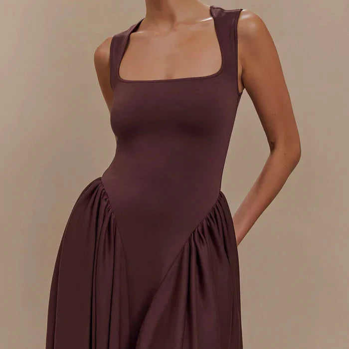 Robe Ébène – Satin Chocolat & Coupe Élégante de Soirée