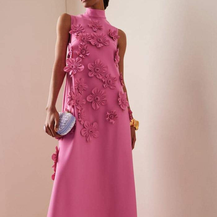 Robe Fuchsia Sculptée – Coupe Élégante & Motifs Floraux Chic