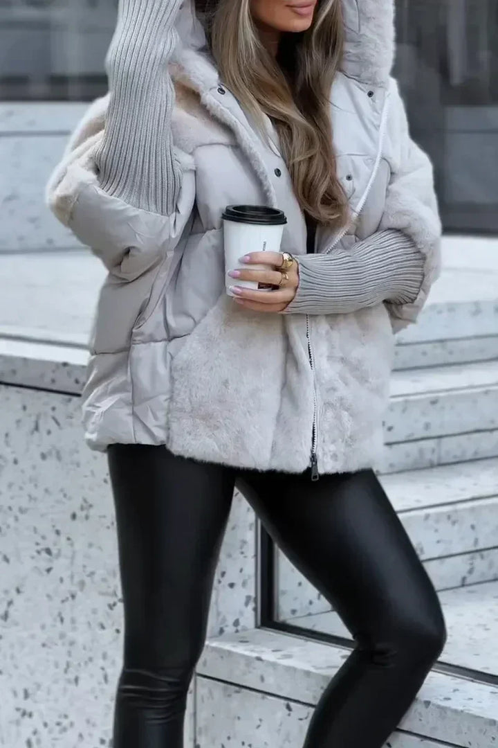 Veste en Fausse Fourrure avec Capuche | Douce & Élégante | Look Hivernal