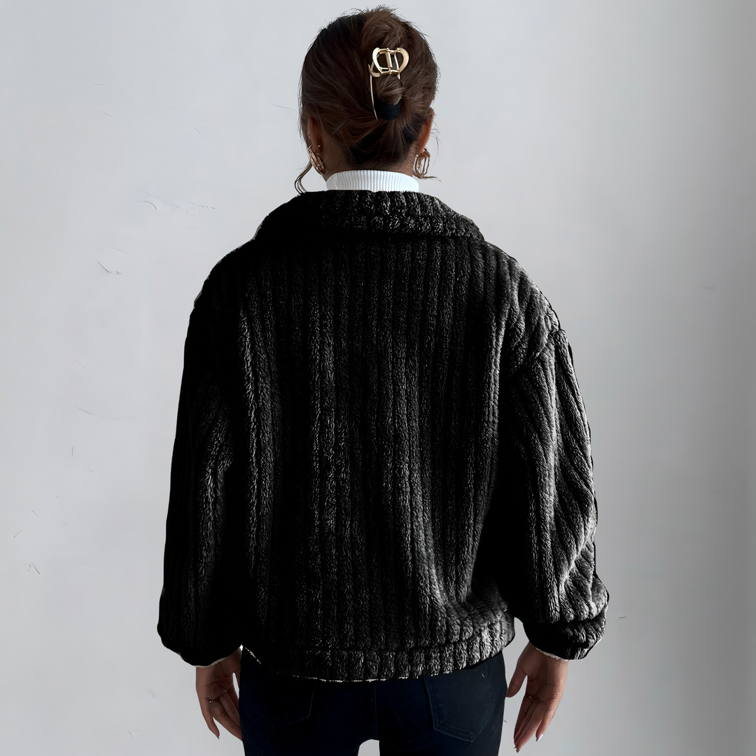 Veste Courte en Fausse Fourrure | Texture Côtelée | Confort et Élégance