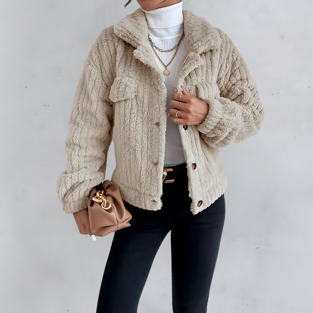 Veste Courte en Fausse Fourrure | Texture Côtelée | Confort et Élégance
