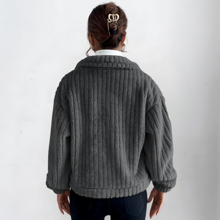 Veste Courte en Fausse Fourrure | Texture Côtelée | Confort et Élégance