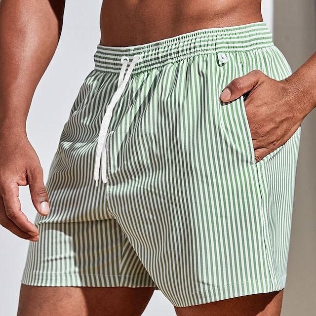 Maillot de bain Gaspard, le maillot de bain gaspard mise sur un motif rayé classique et une coupe confortable