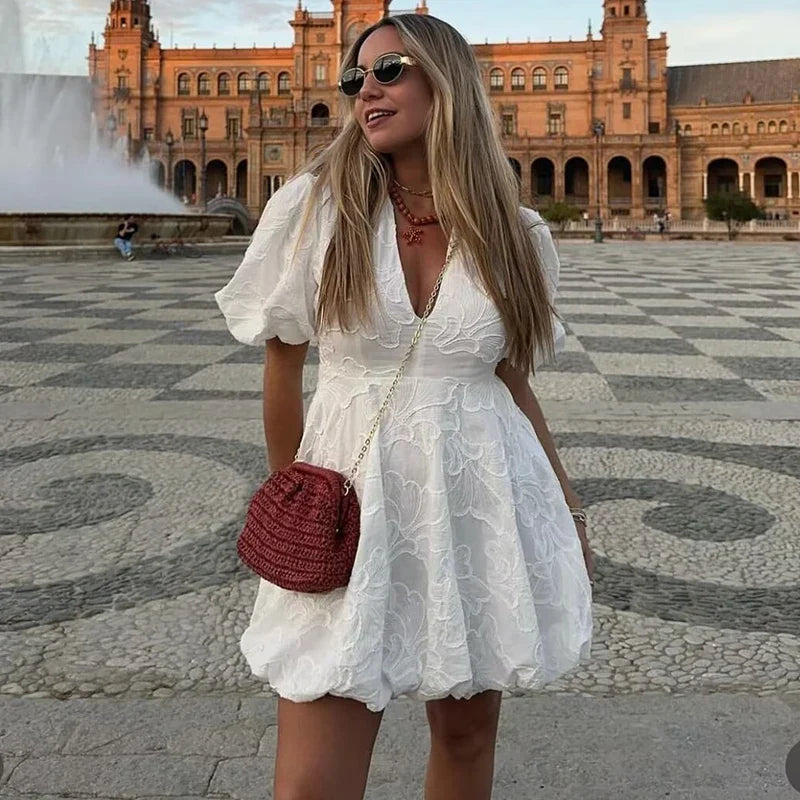 Robe Babydoll Blanche – Broderie Anglaise & Look Estival