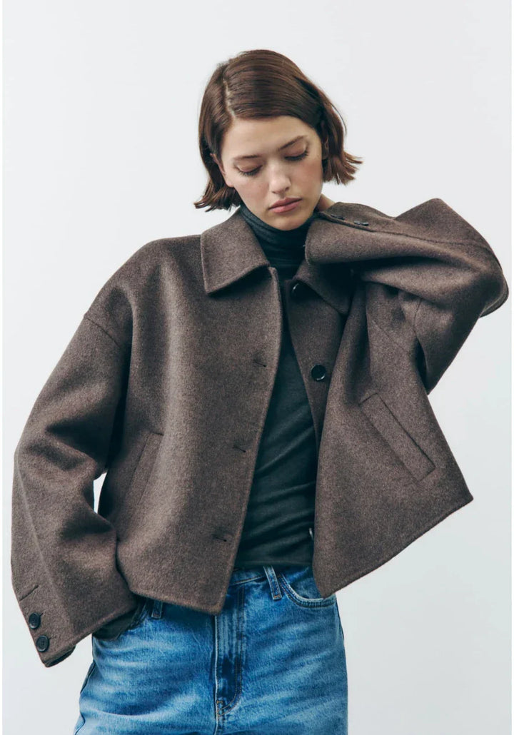 Veste Courte en Laine | Minimaliste & Élégante | Coupe Droite