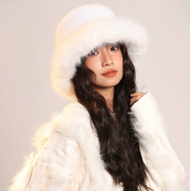 Chapeau bob femme en fausse fourrure – hiver doux – noir, blanc, rose, gris ou kaki