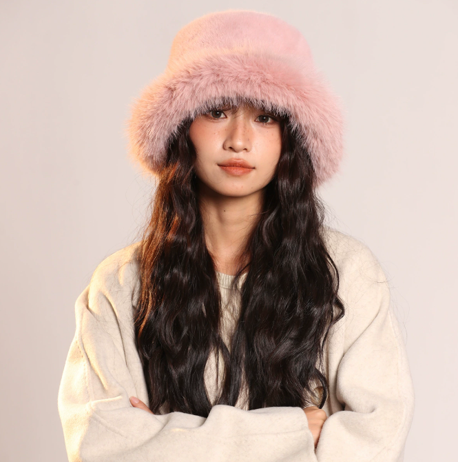 Chapeau bob femme en fausse fourrure – hiver doux – noir, blanc, rose, gris ou kaki