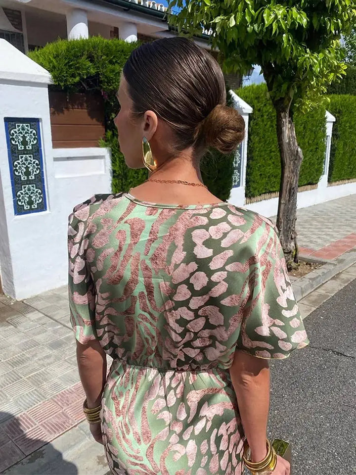 Robe Longue Drapée – Imprimé Abstrait & Coupe Fluide Chic