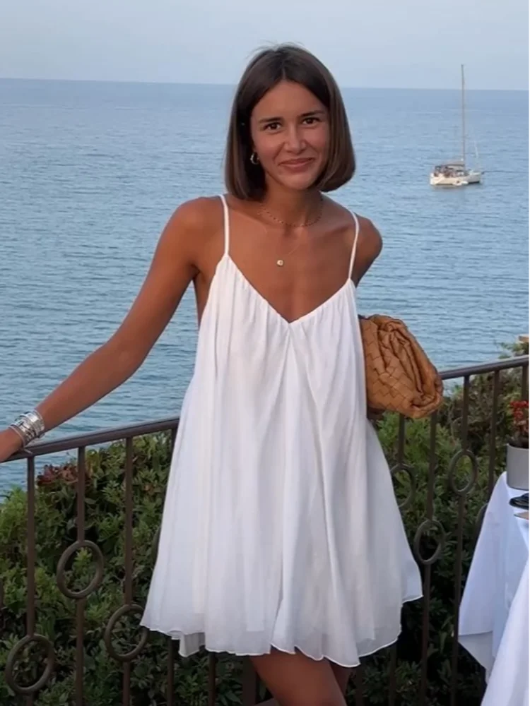 Robe Légère Écume – Blanc Été & Coupe Fluide Bohème