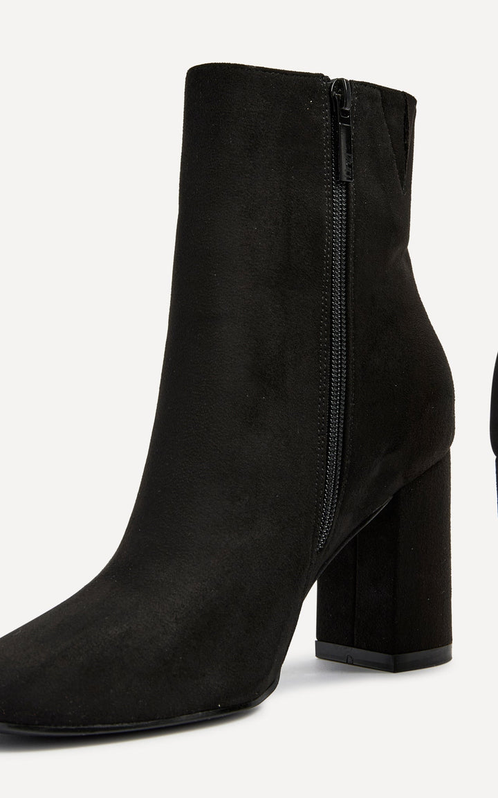 Bottines Noires à Bout Pointu