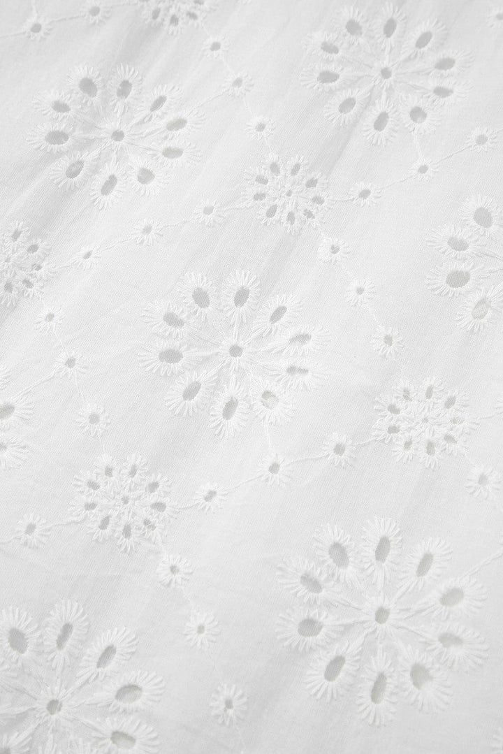 Robe Courte Pureté – Coupe Fluide & Broderie Blanche Romantique