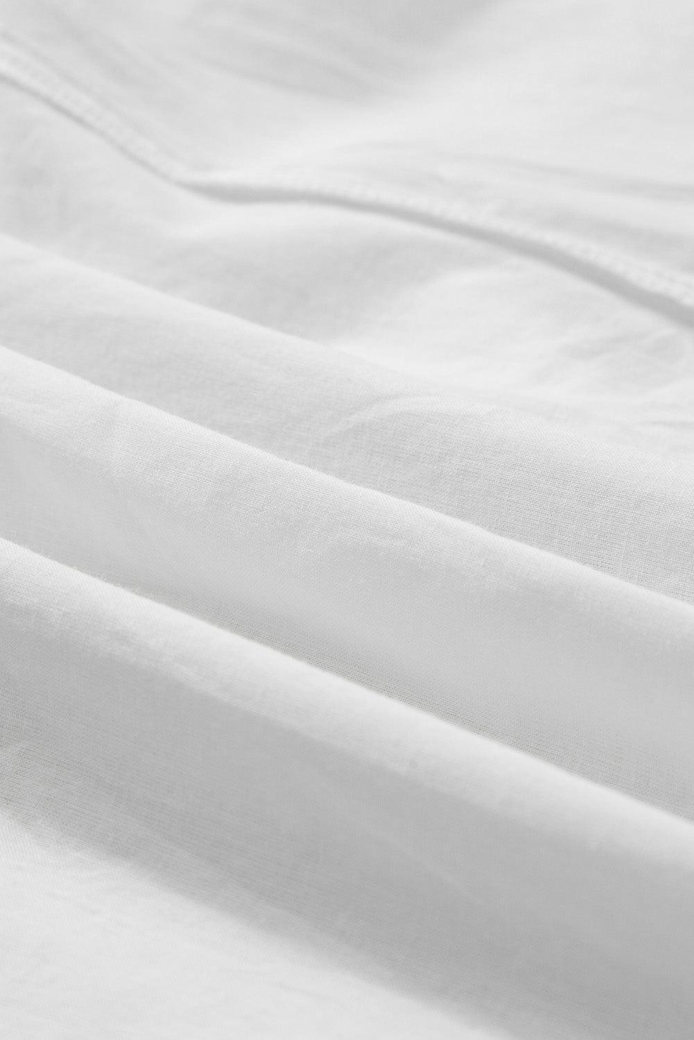 Robe Courte Pureté – Coupe Fluide & Broderie Blanche Romantique