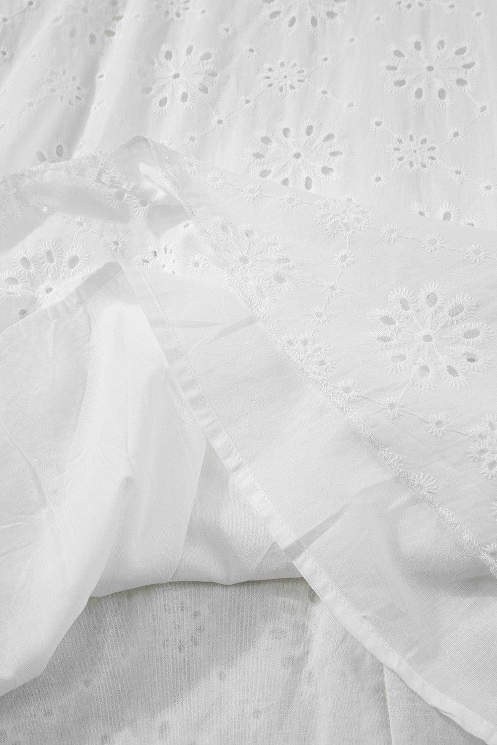 Robe Courte Pureté – Coupe Fluide & Broderie Blanche Romantique