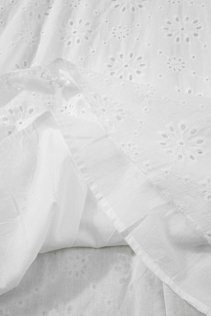 Robe Courte Pureté – Coupe Fluide & Broderie Blanche Romantique