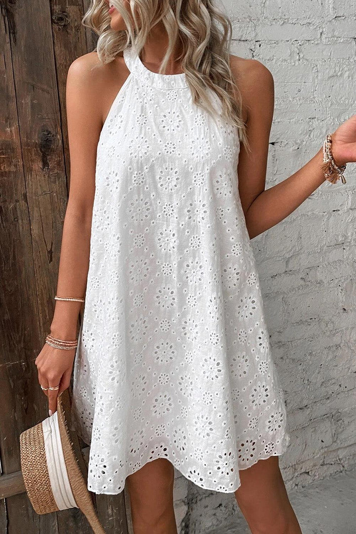 Robe Courte Pureté – Coupe Fluide & Broderie Blanche Romantique