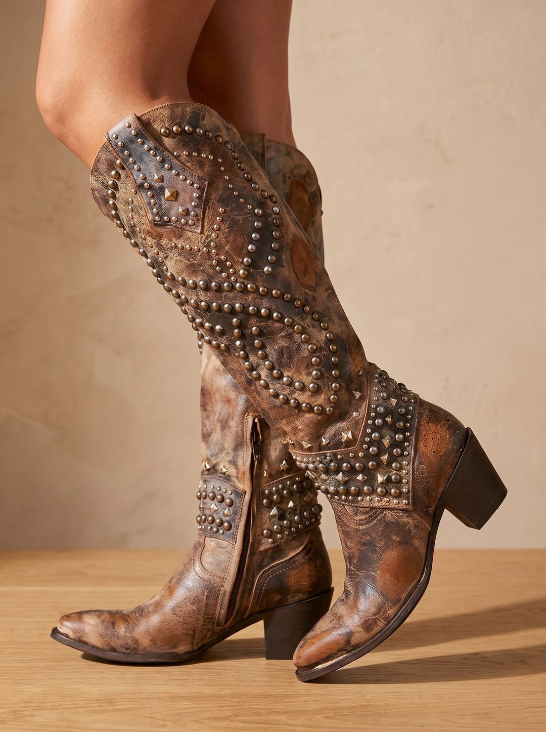 Bottes Hautes Ornées de Clous – Marron