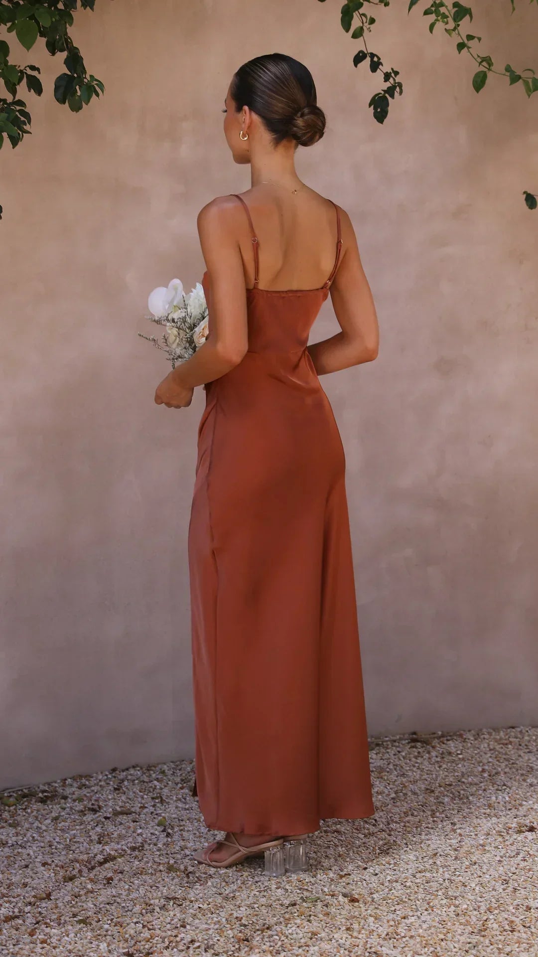 Anan | Robe élégante à bretelles spaghetti et fente pour femmes
