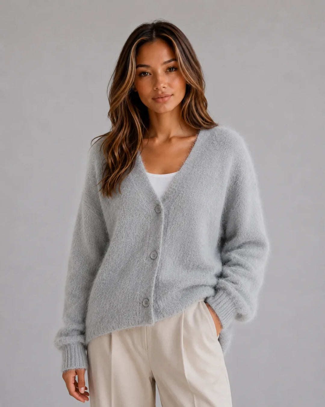 Cardigan Douillet à Col V – Gris Clair