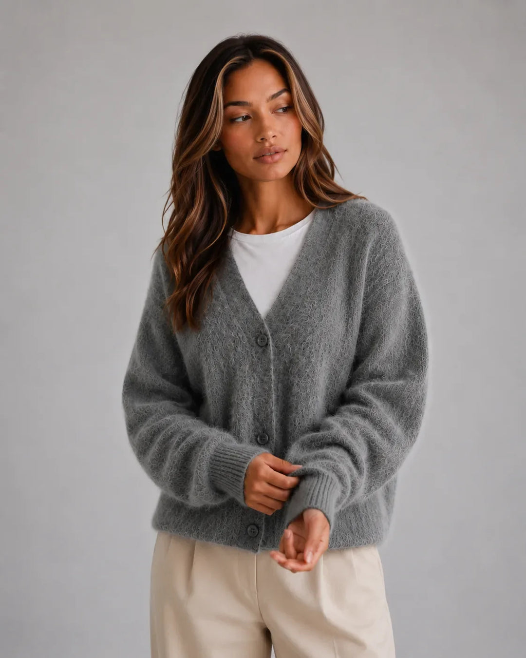 Cardigan Douillet à Col V – Gris Foncé