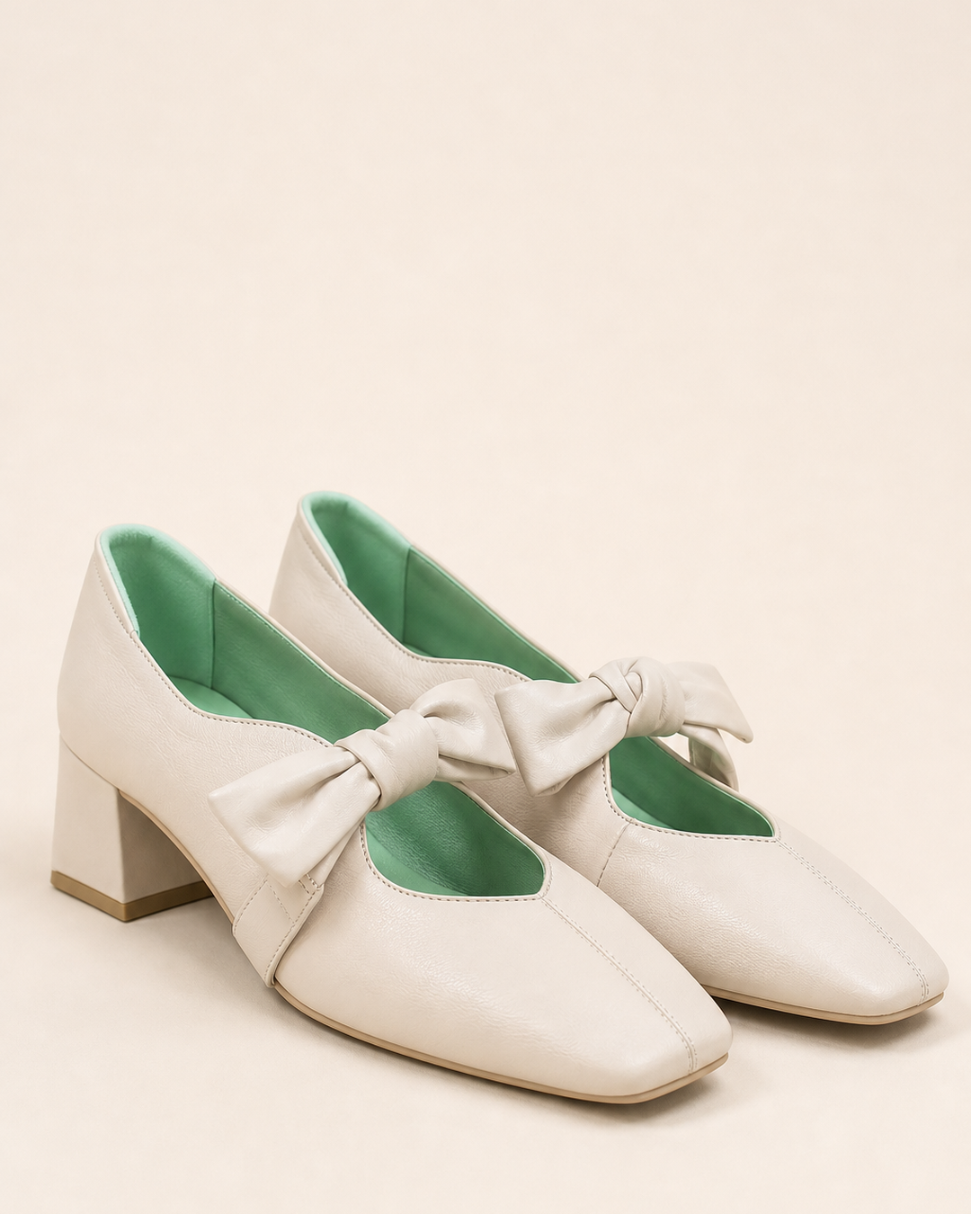 Chaussures à Talon Bloc et Nœud – Blanc Cassé