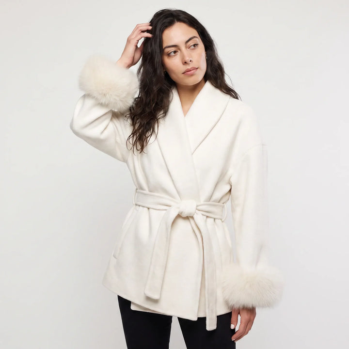 Manteau ceinturé à poignets élégants – Blanc