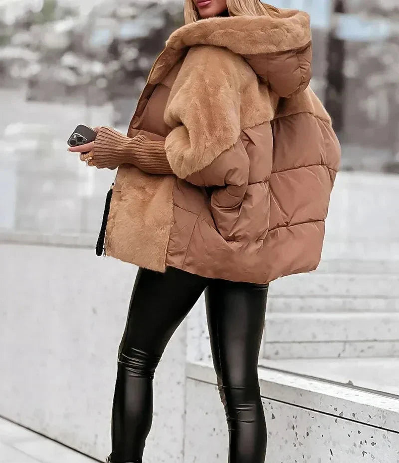 Veste en Fausse Fourrure avec Capuche | Douce & Élégante | Look Hivernal