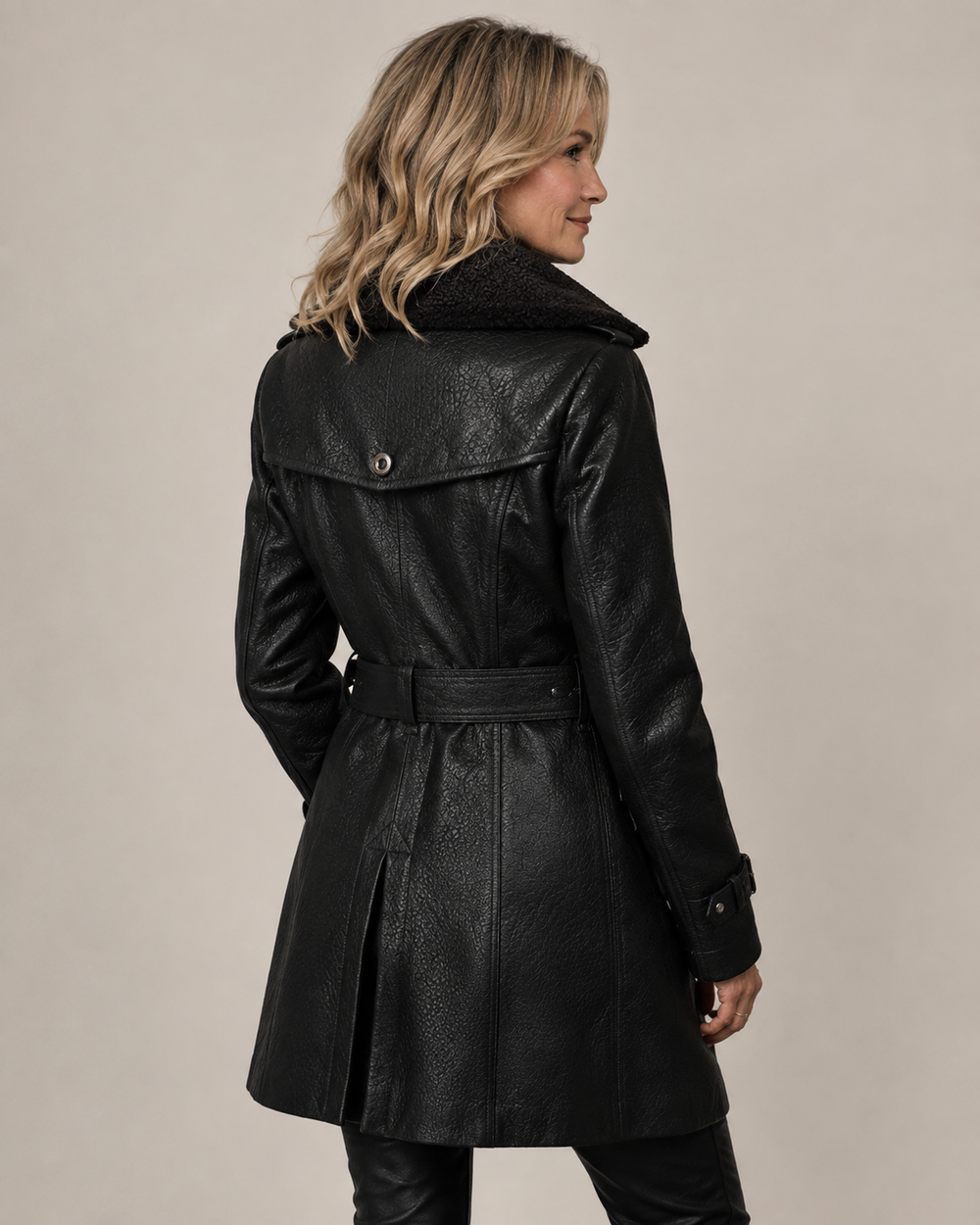 Manteau ceinturé à col contrasté