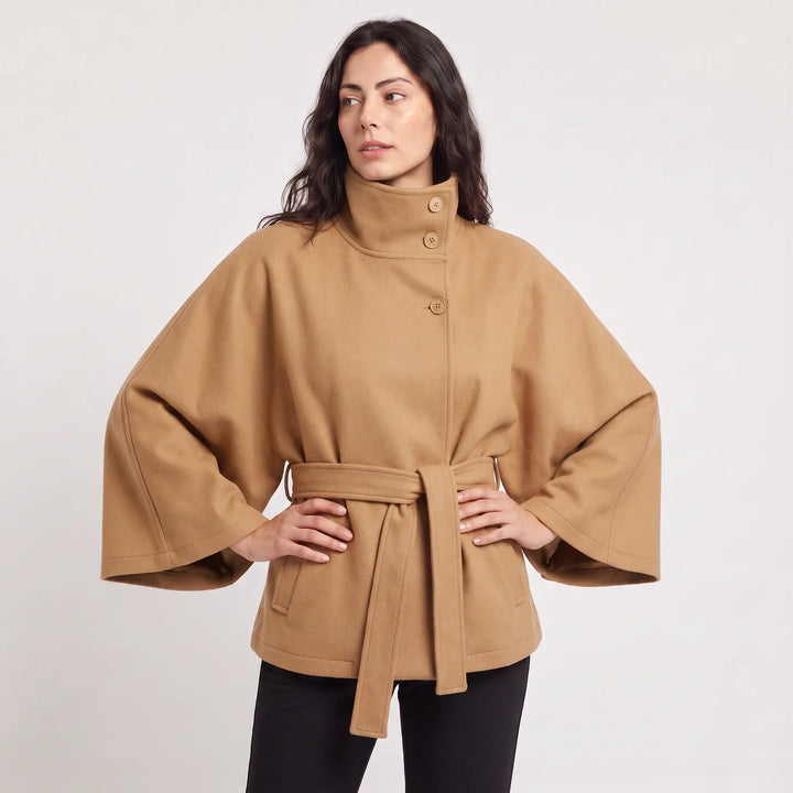 Manteau ceinturé à manches évasées – Beige