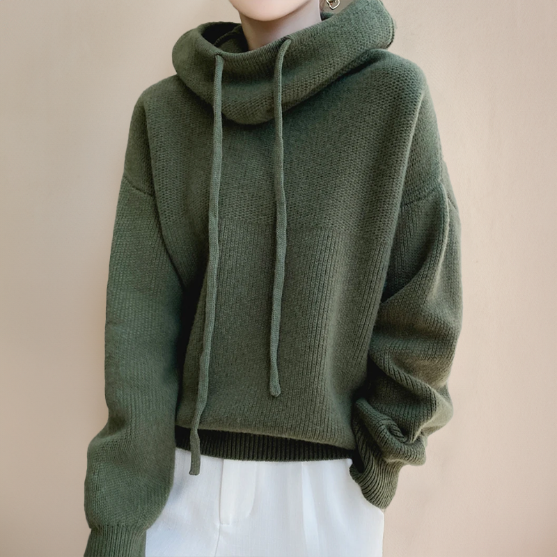 Pull Enveloppant à Capuche Haute