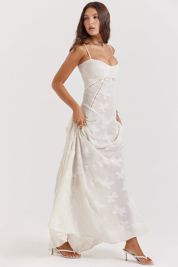 Robe Éclat Élégance – Coupe Fluide & Broderies Florales Chic