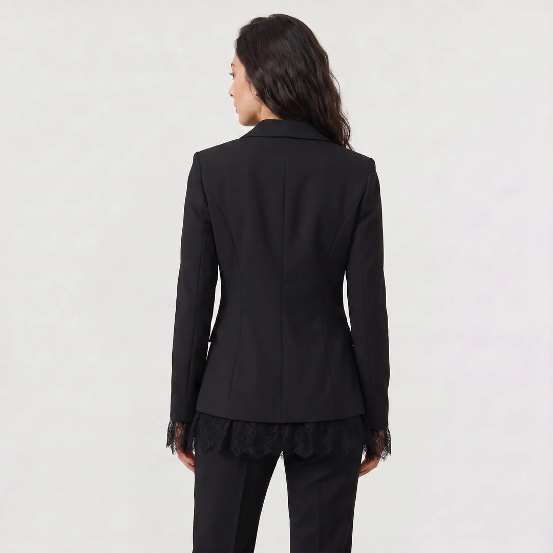 Veste cintrée à détails raffinés