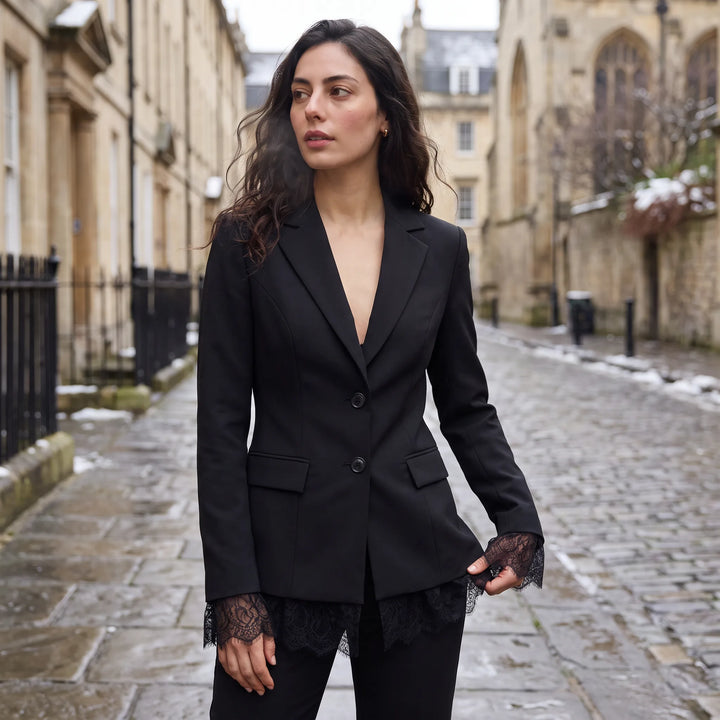 Veste cintrée à détails raffinés
