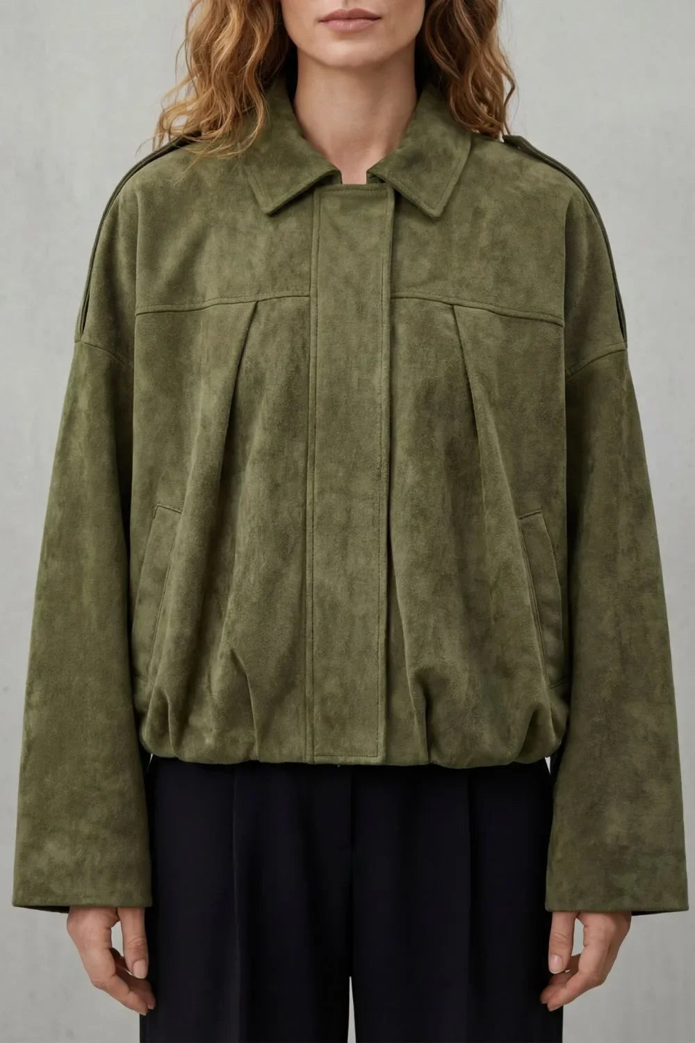 Veste Courte à Volume Sculpté – Olive